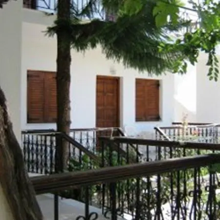 Manolas Lejlighedshotel 3*